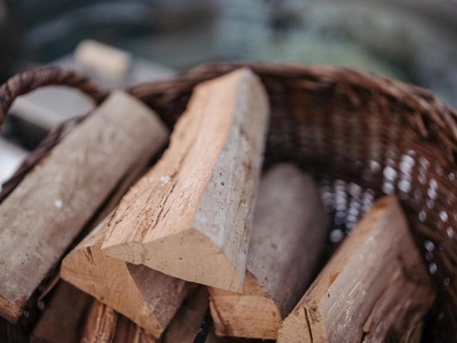 Pack de leña seca más astilla de encendido