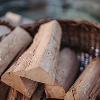 Pack leña seca más astilla de encendido. - Imagen 1